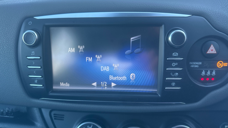 Toyota Yaris 1.5 VVT-i Icon 5dr CVT Petrol Hatchback